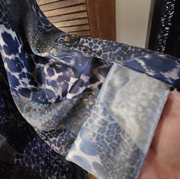 Blue Animal Print Button-Up Blouse. - Picture 6 of 12
